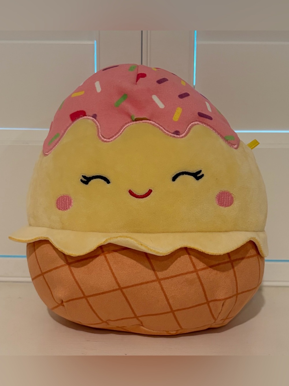 Squishmallows 2021 Clara 8” Pink, Yellow & Orange Ice Cream Cone Plush